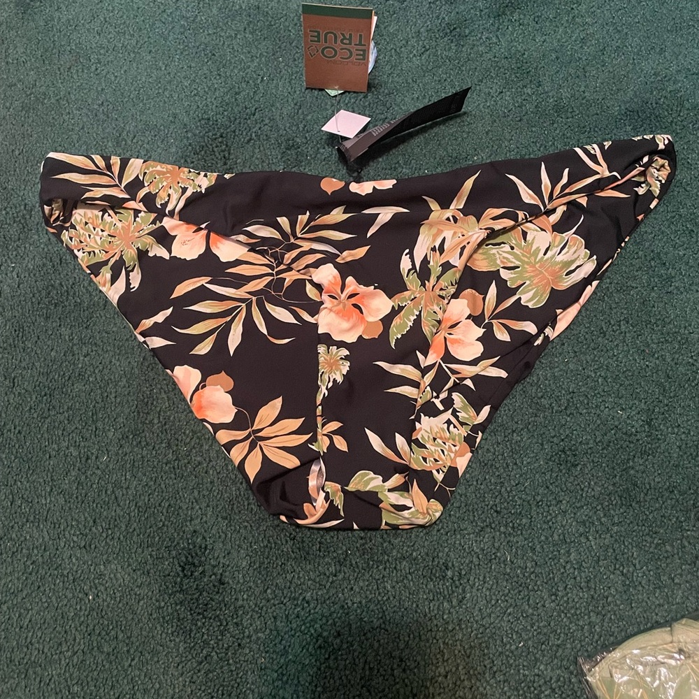 BNWT Volcom for the Tide Hipster